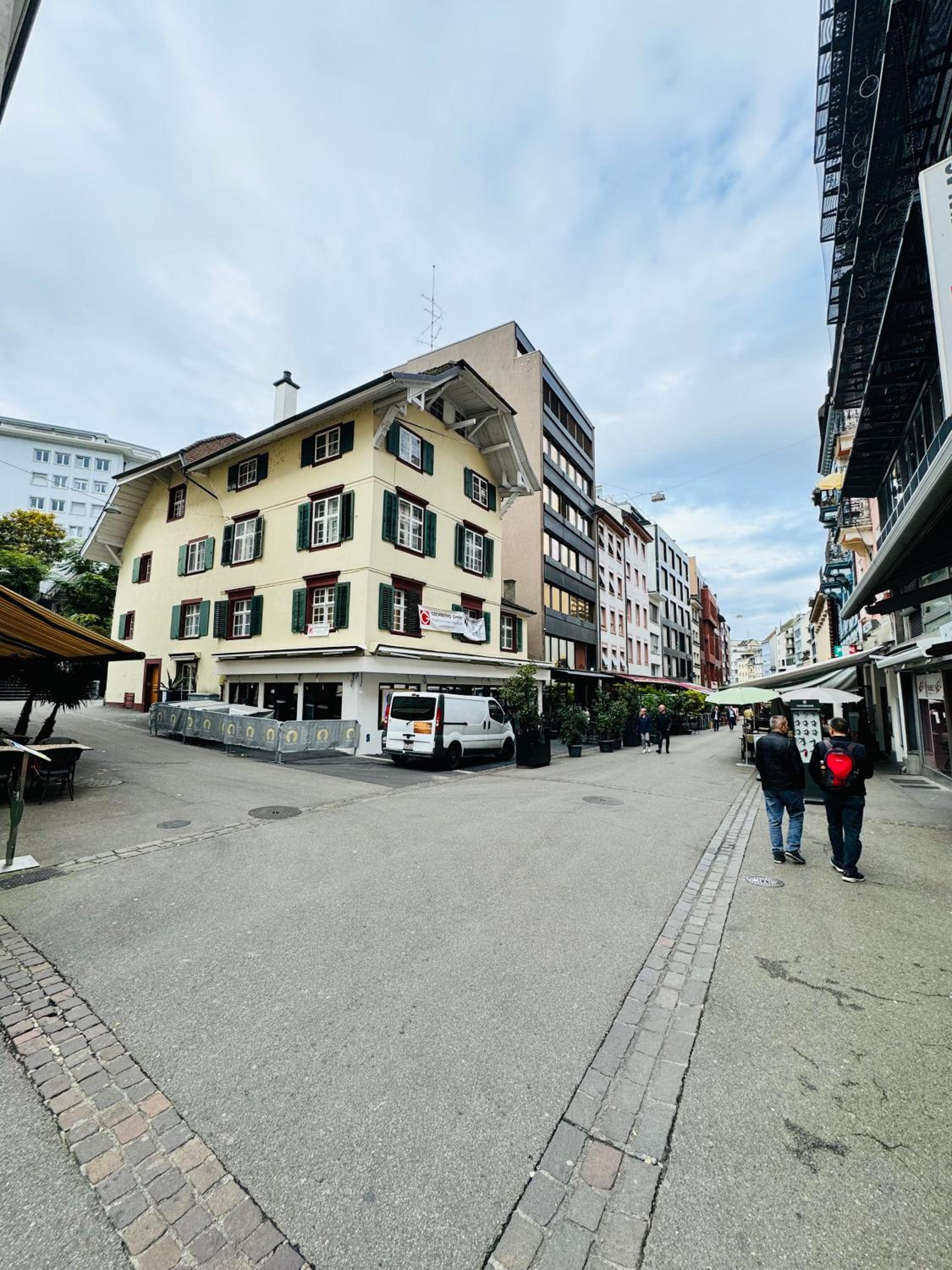 Cozy City Center, 4 Bedroom, New Kitchen, 120sq, 5min walk to Main Station
