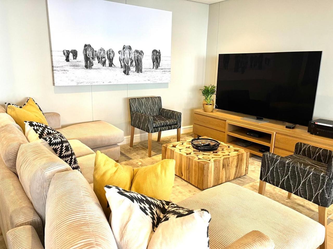 Hotel Palm Cove - 3 Ilanga, Simbithi Eco Estate - Infinity Pool with 180' Sea View, Min 7 Night stay - Image 1