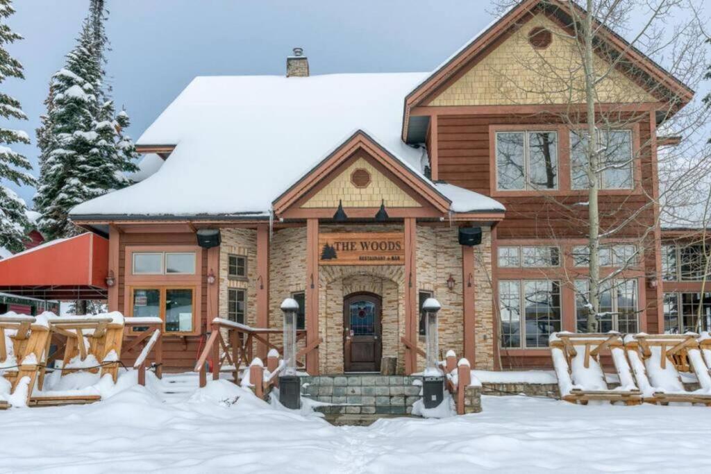 Winter Escape On Perfection - Ski In Out, Pool & Hot Tub