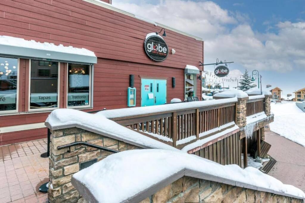 Winter Escape On Perfection - Ski In Out, Pool & Hot Tub