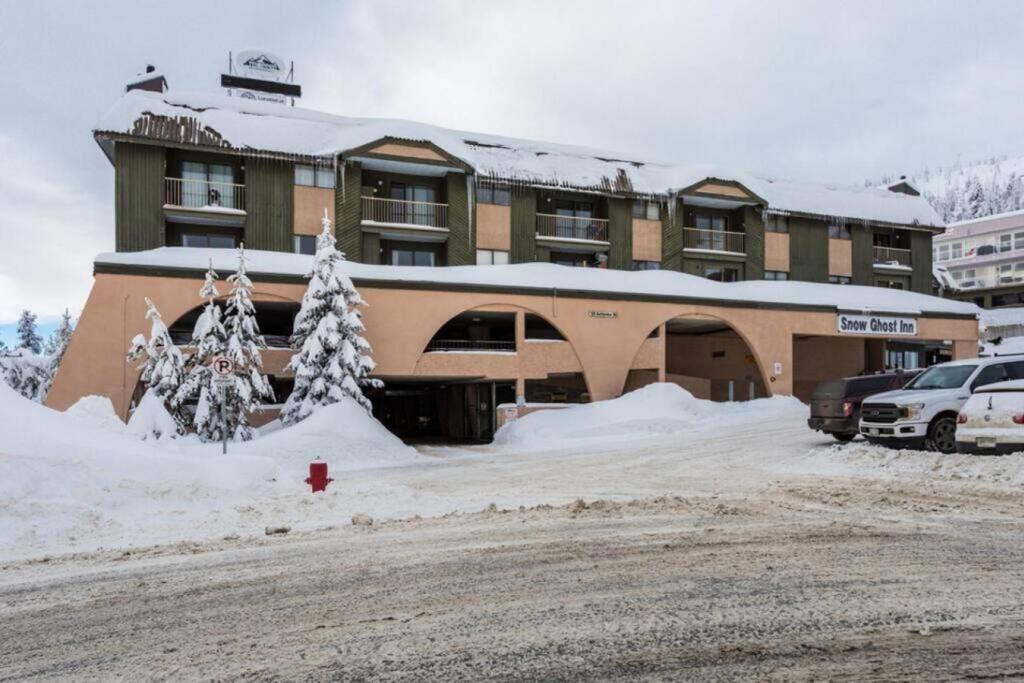 Winter Escape On Perfection - Ski In Out, Pool & Hot Tub