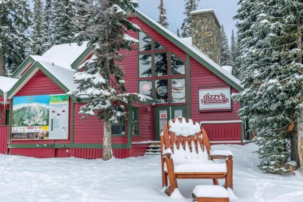 Winter Escape On Perfection - Ski In Out, Pool & Hot Tub