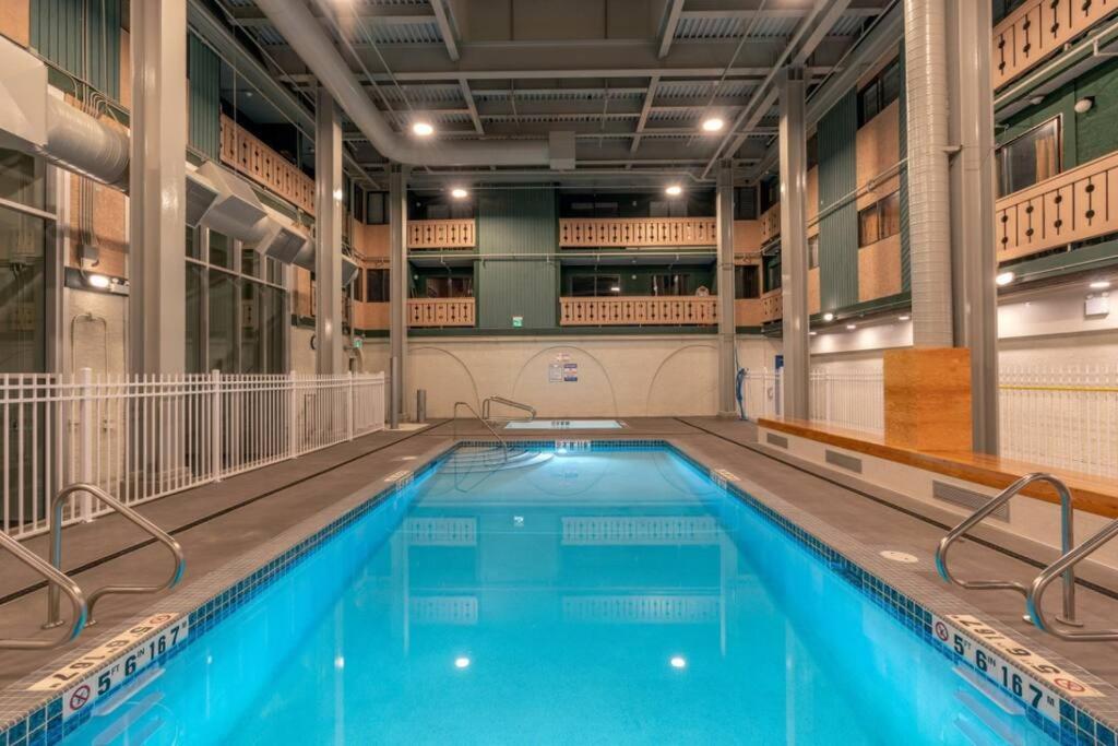 Winter Escape On Perfection - Ski In Out, Pool & Hot Tub
