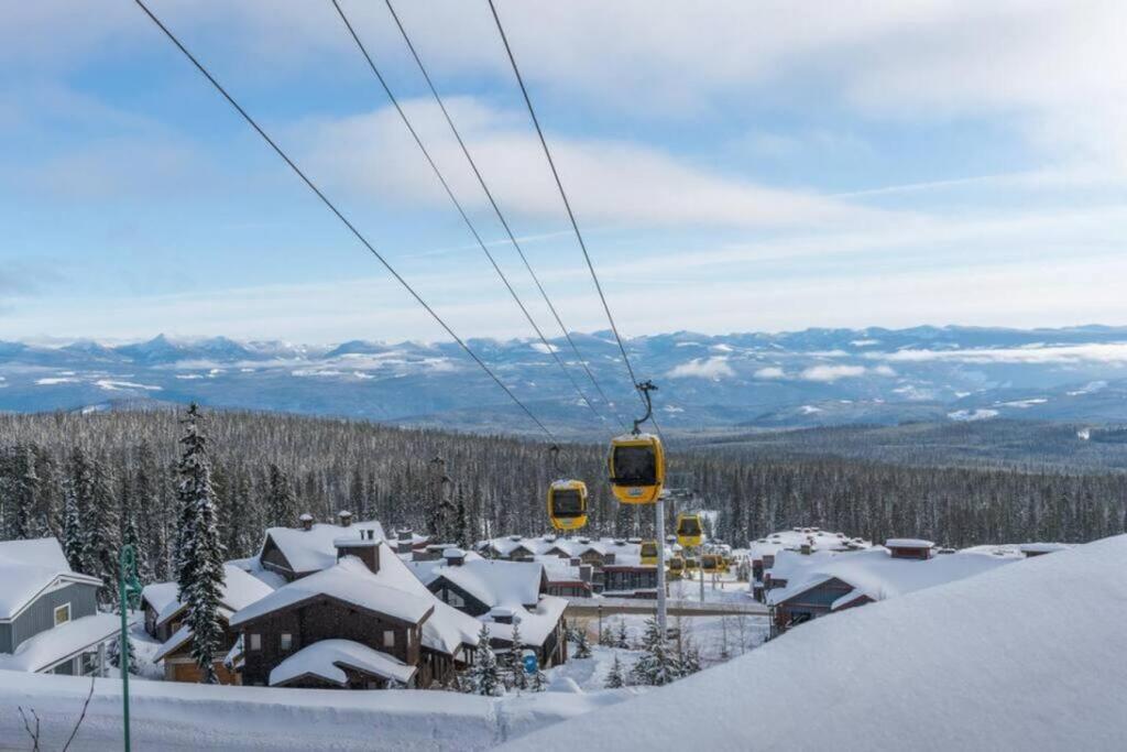 Winter Escape On Perfection - Ski In Out, Pool & Hot Tub