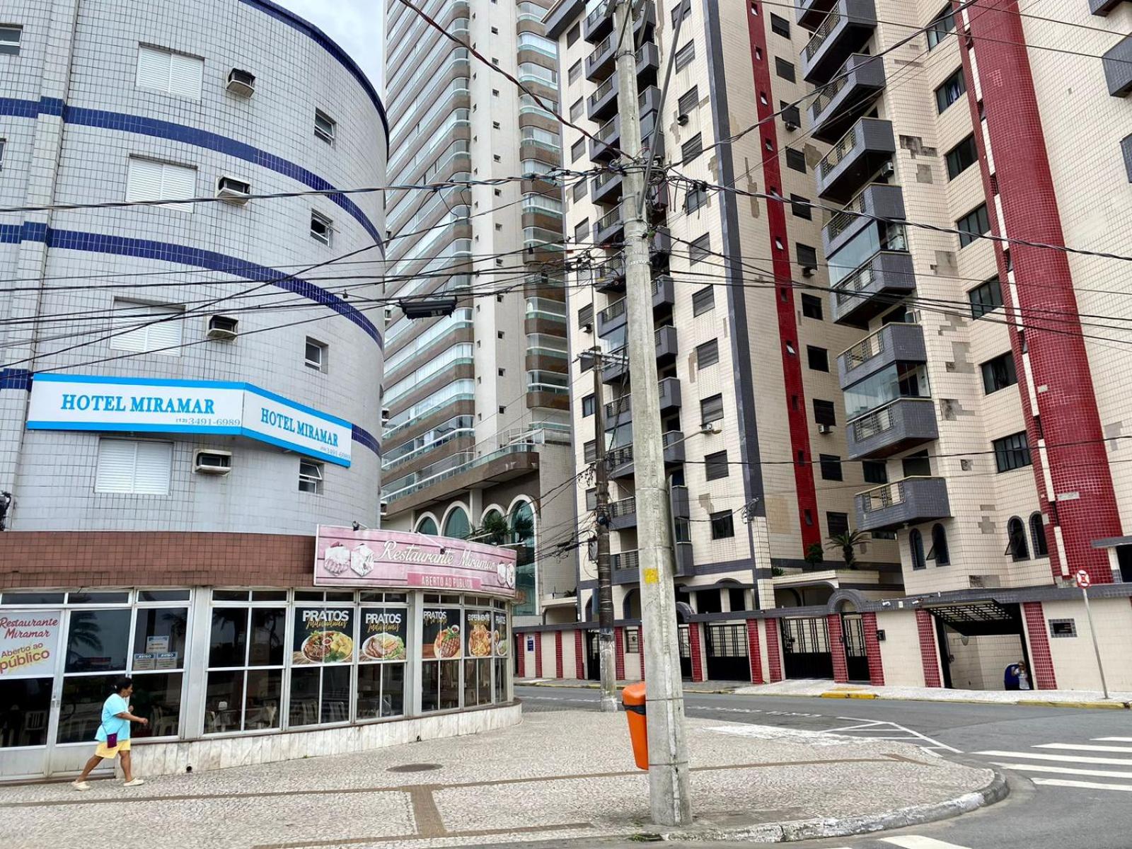 Pé na areia - Apto Guilhermina com localização privilegiada