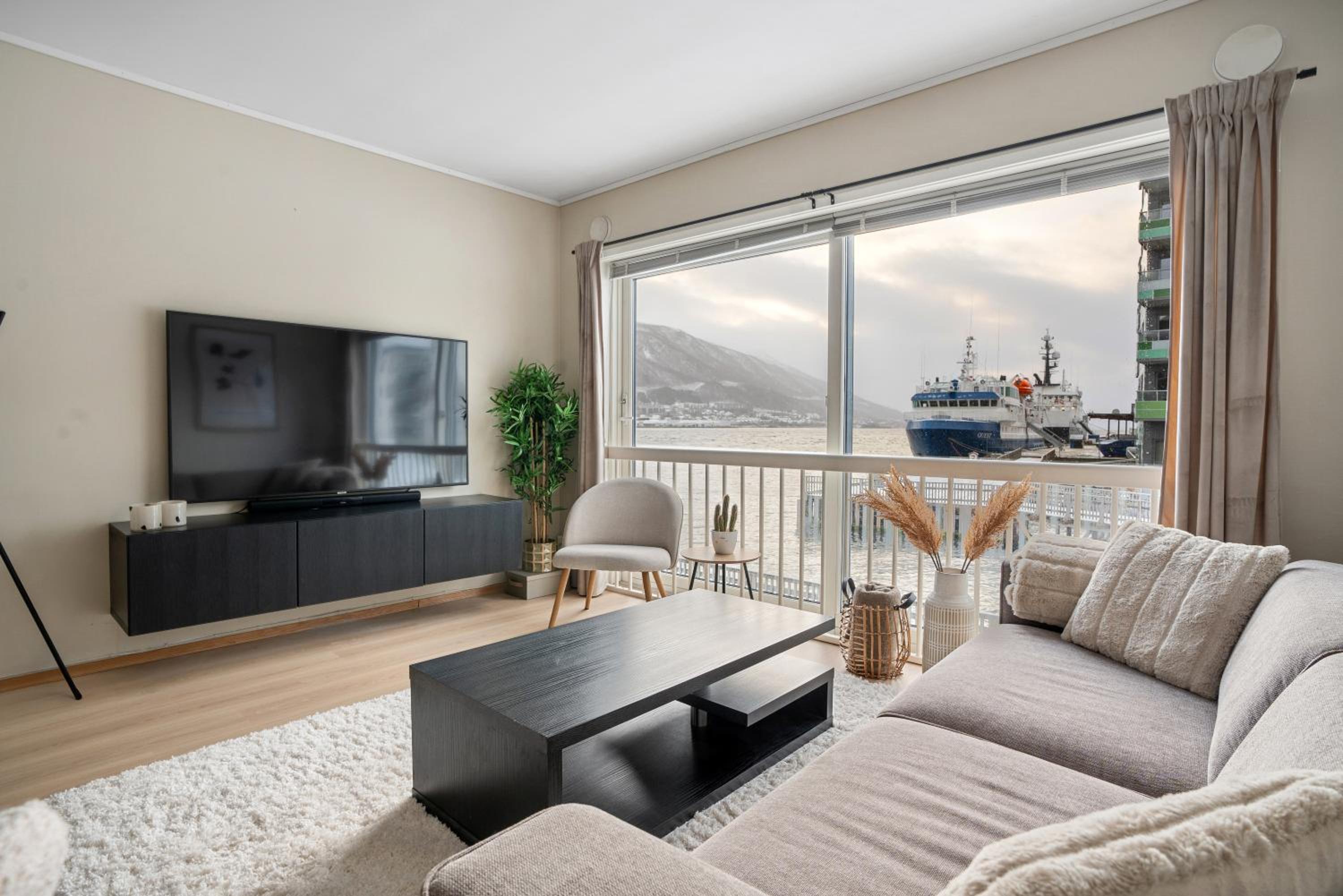 Hotel Aurora Wave Residence - Image 1