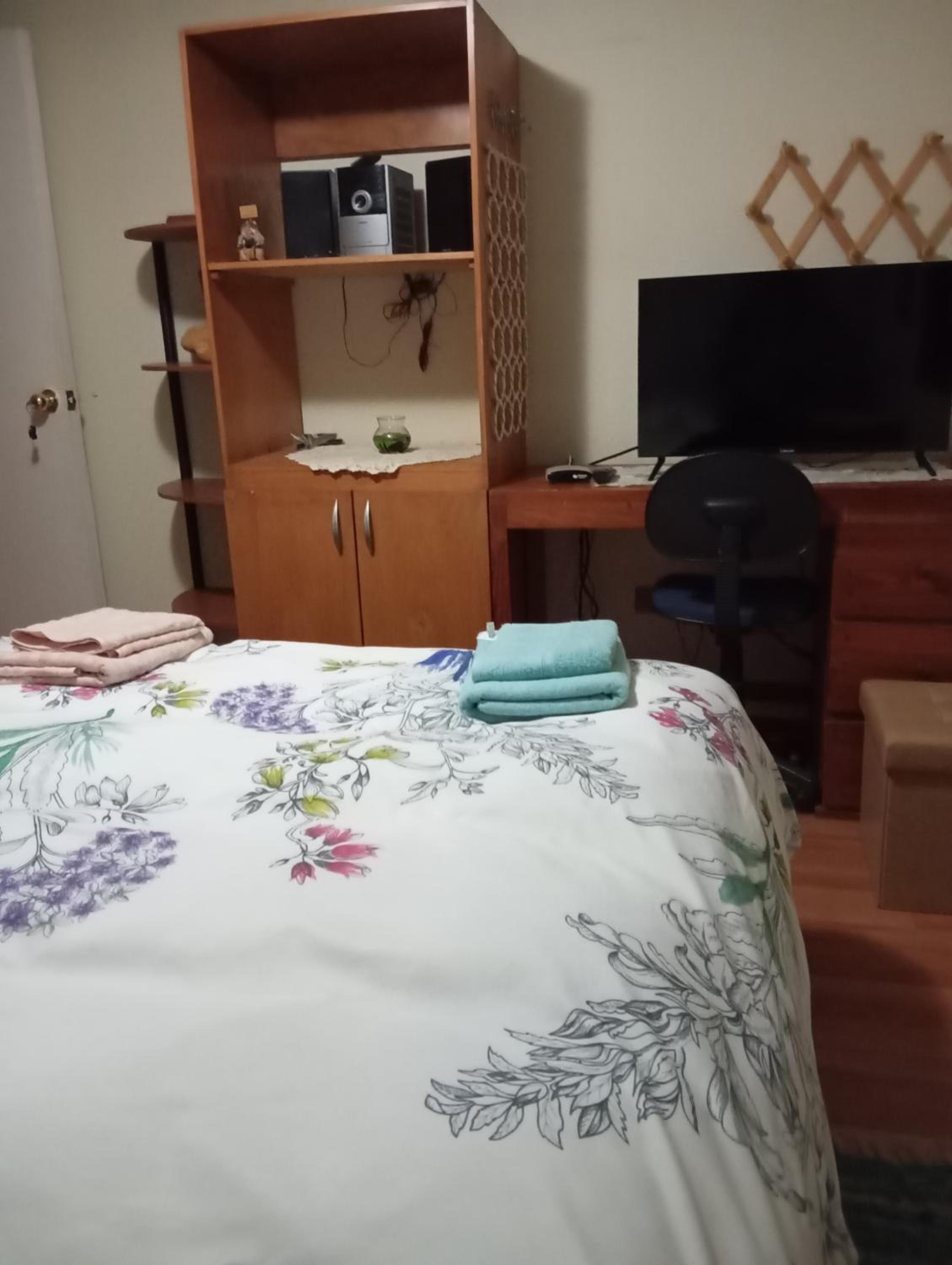Arriendo dormitorio - alojamiento en valdivia - baño compartido