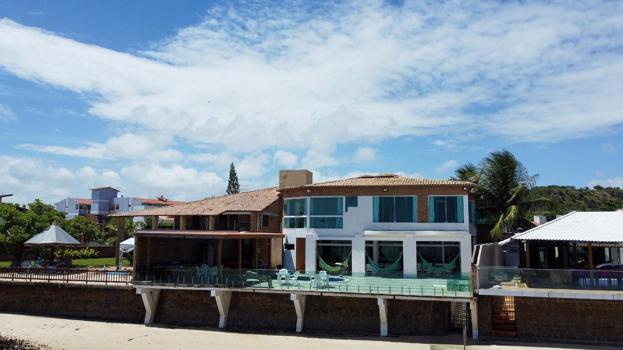 Casa paradisíaca pé na areia.