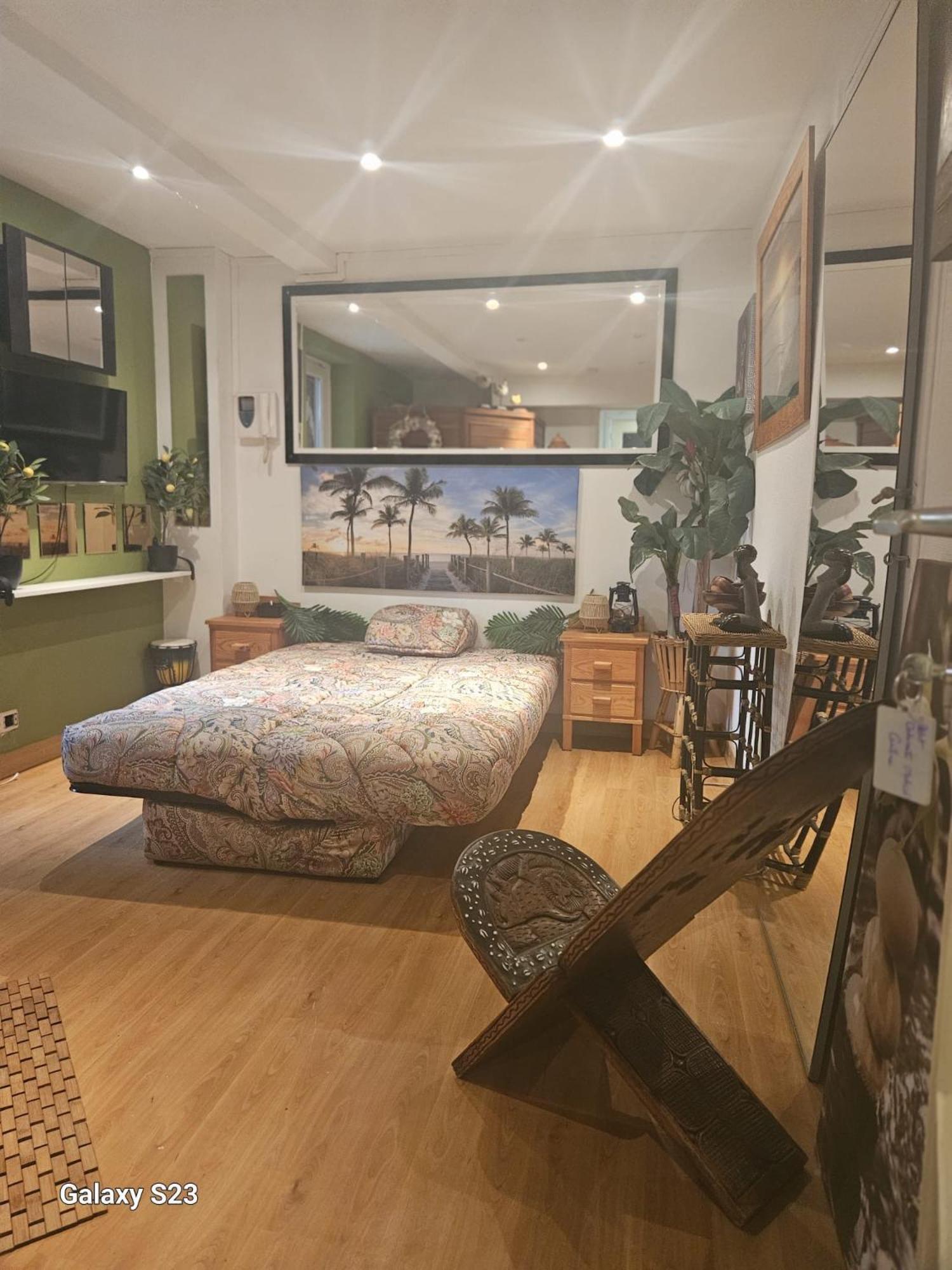 Tropical Room