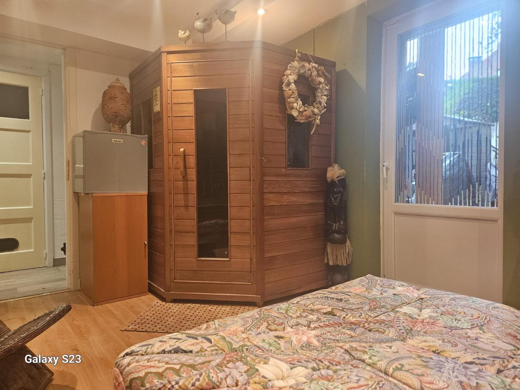 Tropical Room