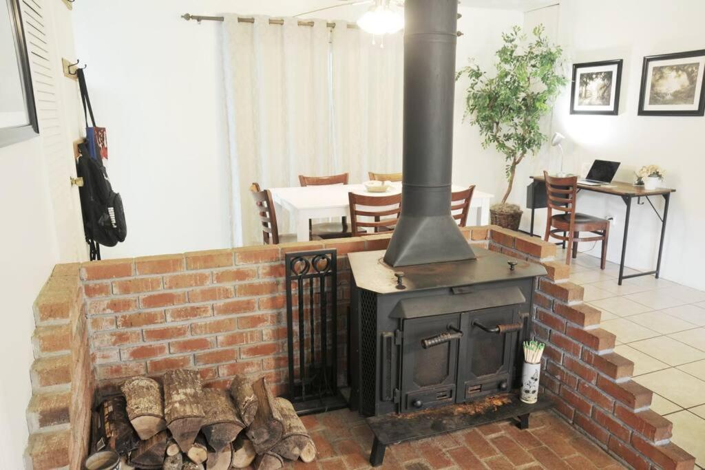 McComb Vacations - Centrally located Cozy Mid-Century Home - Property Image 12