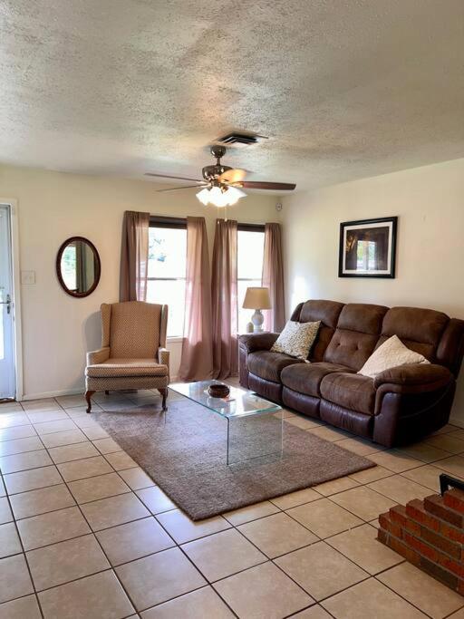 McComb Vacations - Centrally located Cozy Mid-Century Home - Property Image 1