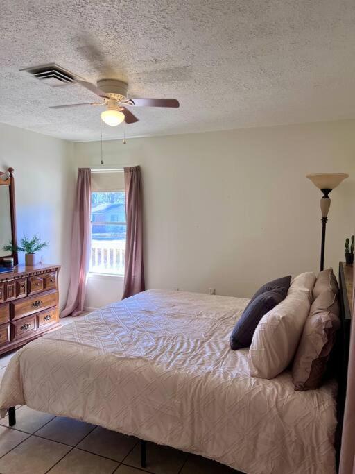 McComb Vacations - Centrally located Cozy Mid-Century Home - Property Image 8