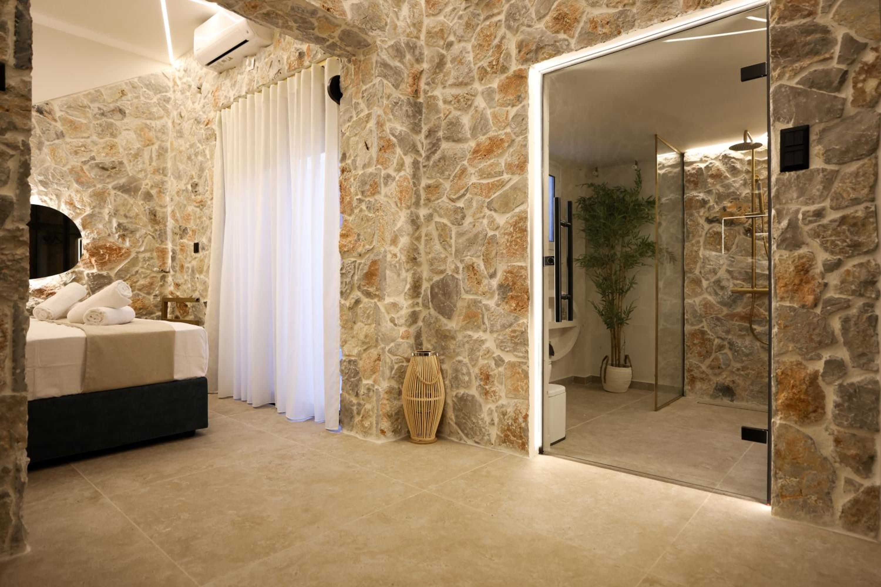 Hellenic Suites Afrodite Jacuzzi & Fireplace photo 3