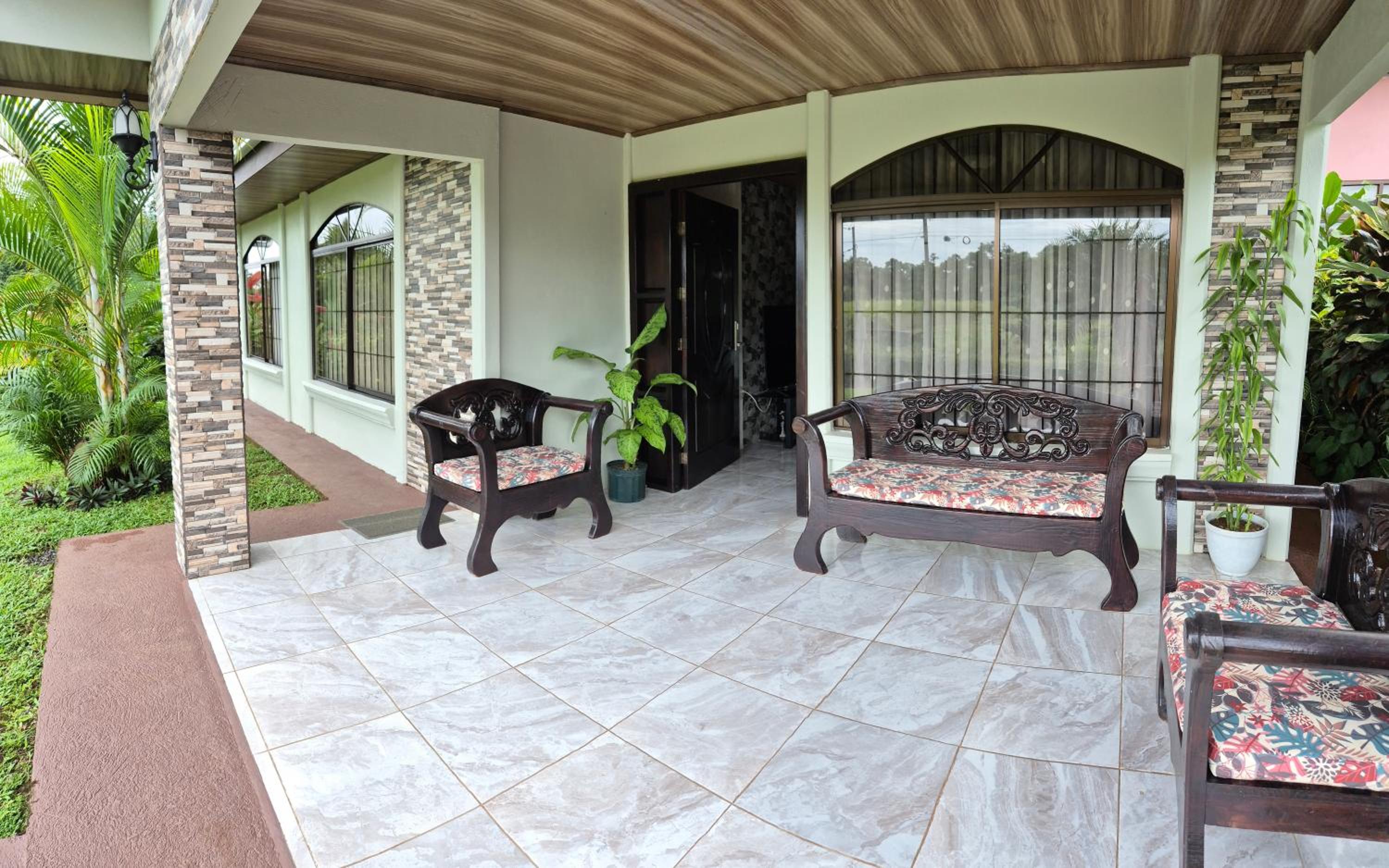 Arboledas house by the River,Forest and Gardens
