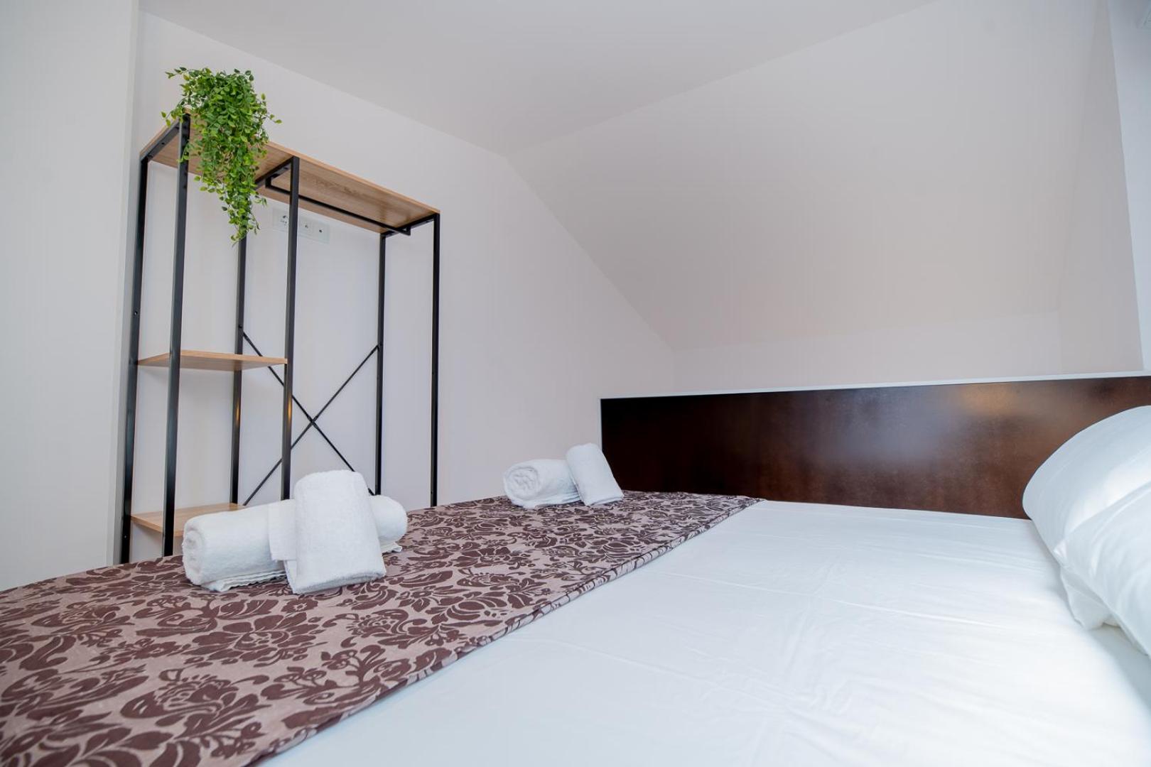 Atico duplex con Barbacoa y Terraza en Barri Port Maritim view 3