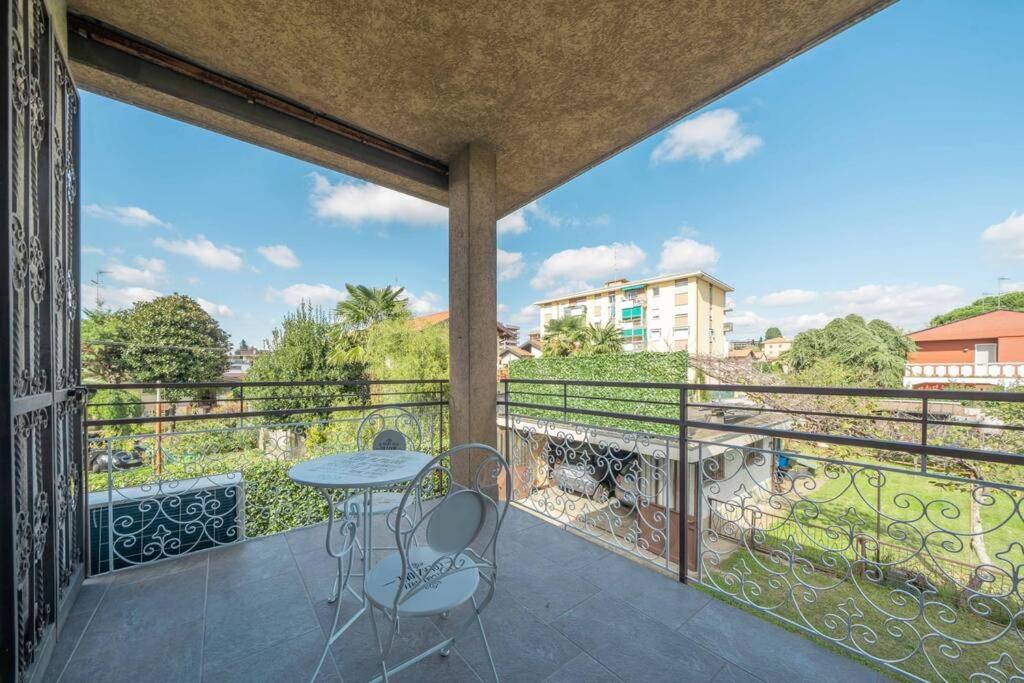 Somma Lombardo Vacations - 10 minuti da Mxp e Leonardo - Modern Apartment Balcony - Property Image 10