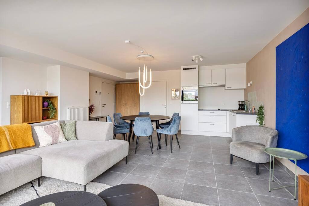 Machelen Vacations - Ruim 2 slaapkamer appartement met parking nabij NAVO - Property Image 2