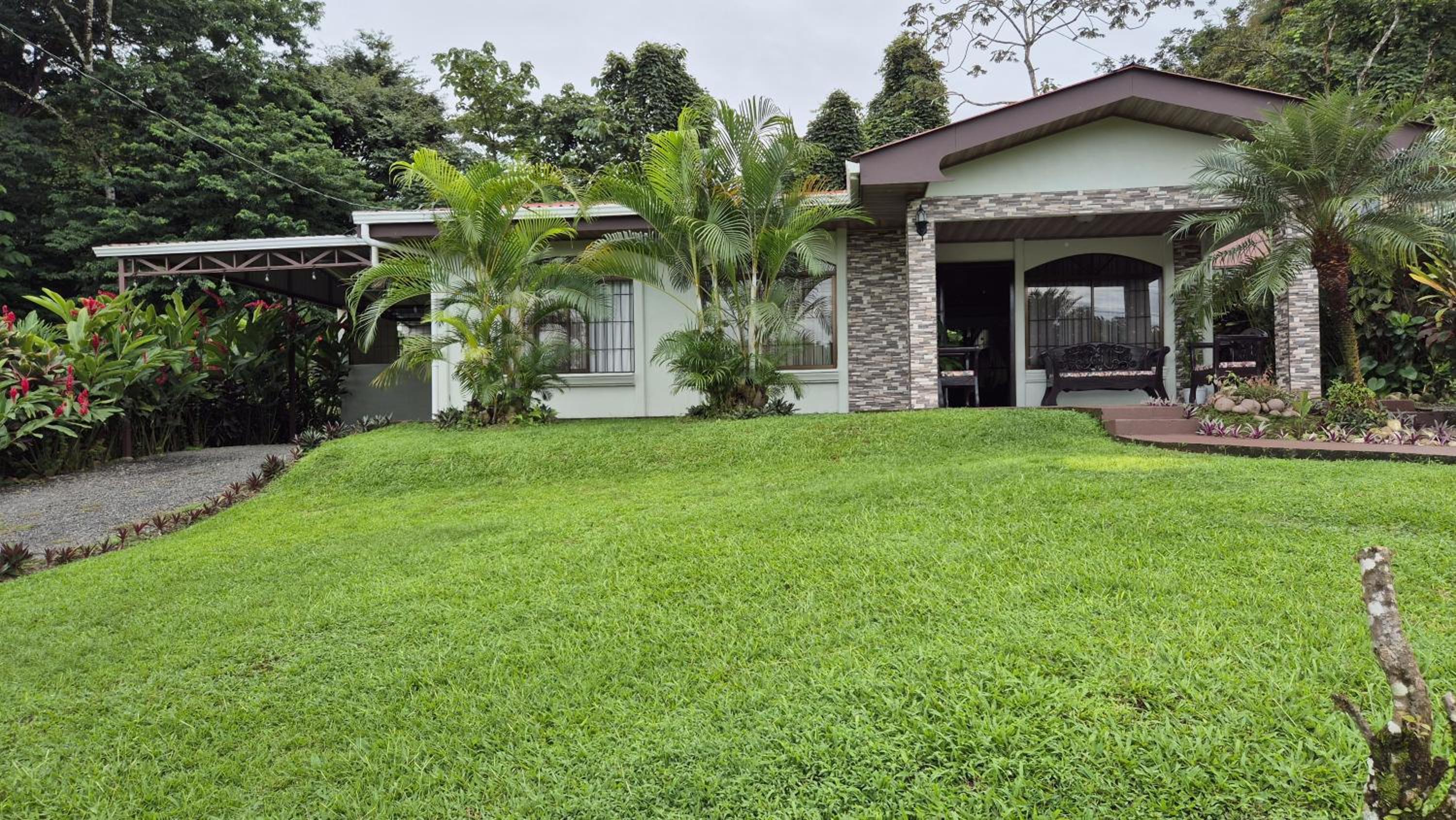 Arboledas house by the River,Forest and Gardens