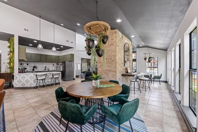 The Landry 129 Spacious and Cozy 1 Bedroom 1bth view 3