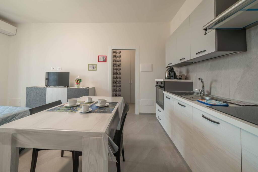 Somma Lombardo Vacations - 10 minuti da MXP e Leonardo - Elegant Modern Apartment - Property Image 9