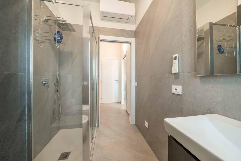 Somma Lombardo Vacations - 10 minuti da MXP e Leonardo - Elegant Modern Apartment - Property Image 11