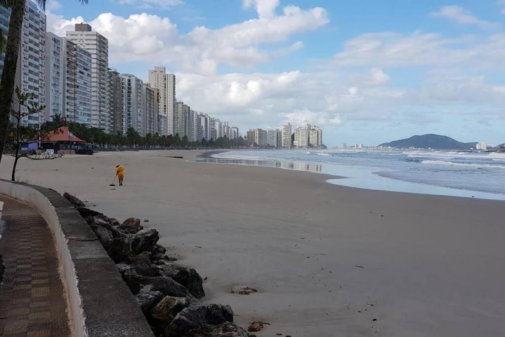 Guarujá praia do Tombo-Astúrias a 200m da areia