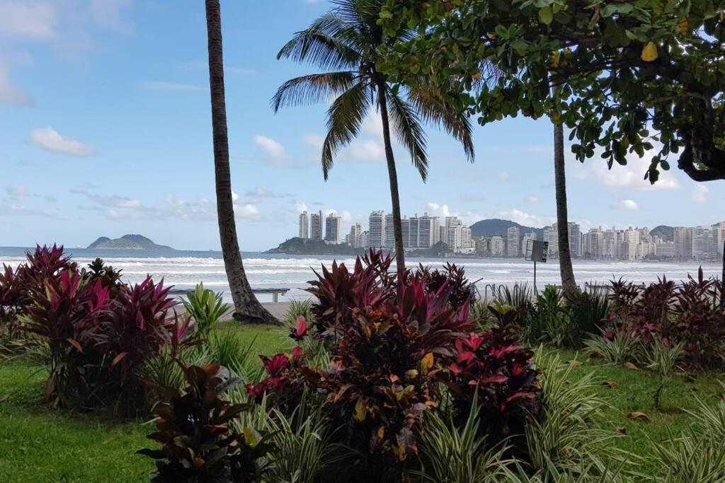 Guarujá praia do Tombo-Astúrias a 200m da areia