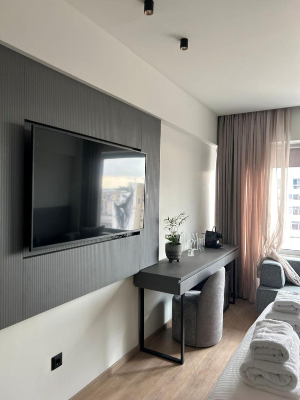 Dina & McAllister Rooms & Suites