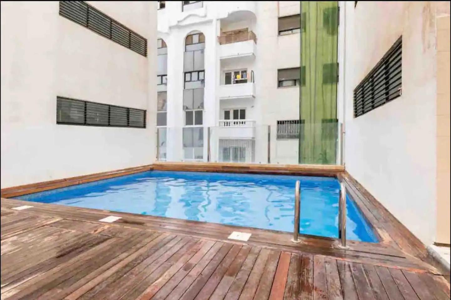 Luxury Corniche Stay - 2 BR Beach Walk view 3