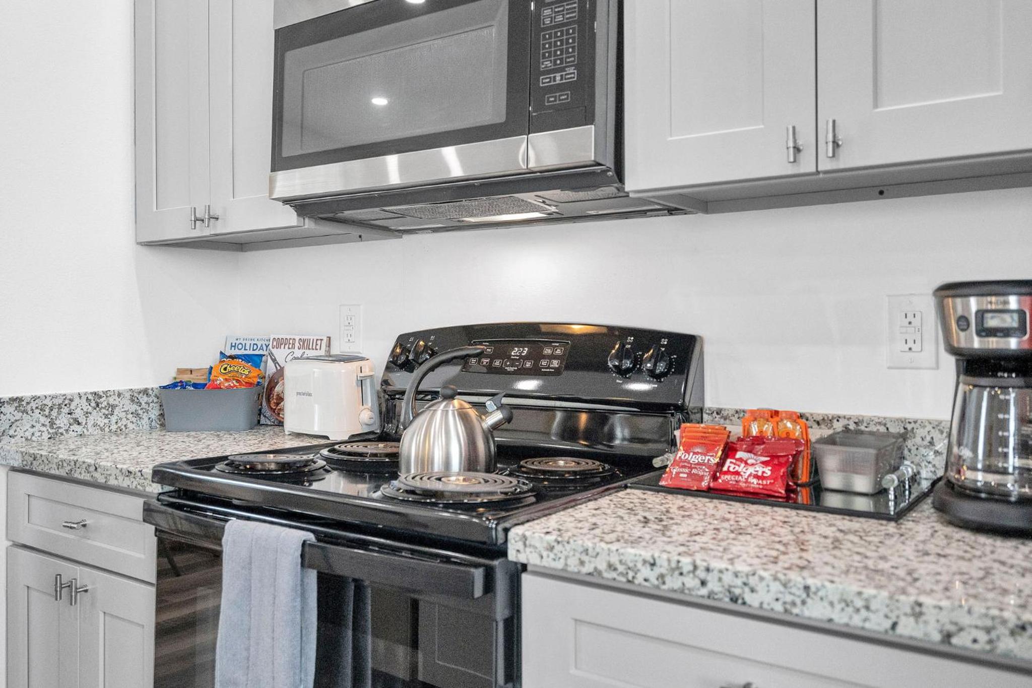 Modern City 3bd2ba King Bed, 4 Tvs & Parking view 4