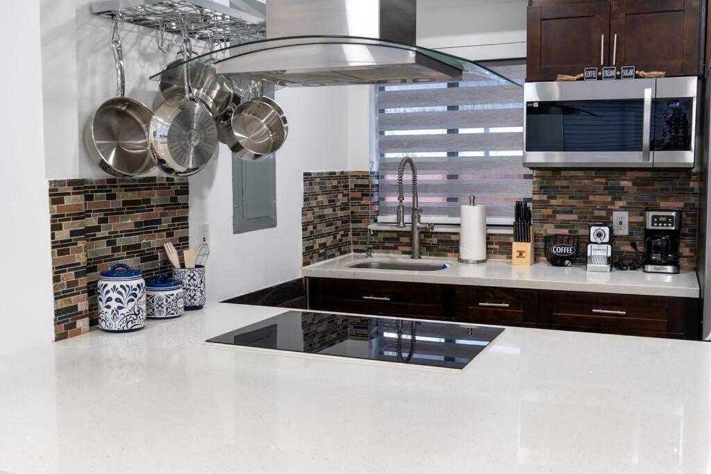 Luxury Retreat 3B ,2Ba POOL , Coral Gables Center