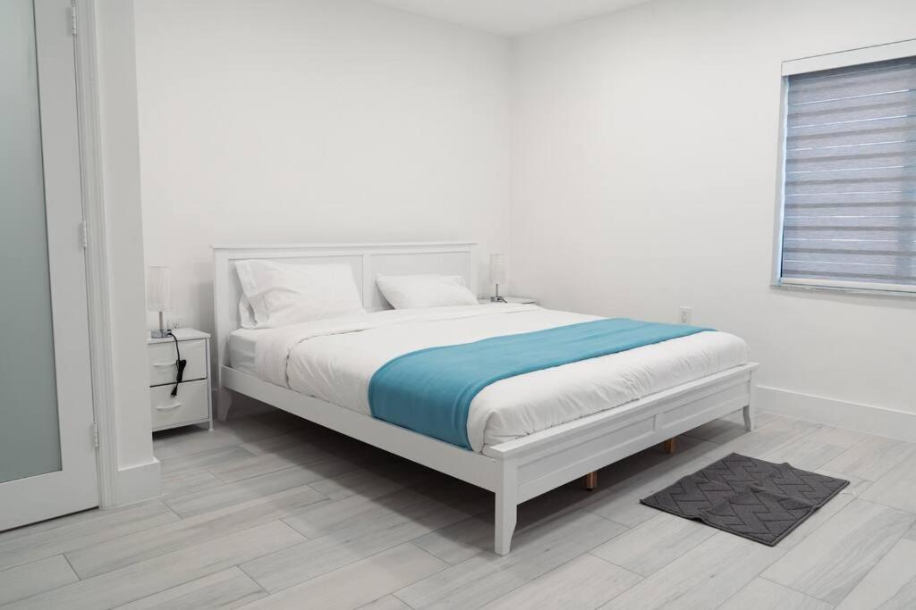 Luxury Retreat 3B ,2Ba POOL , Coral Gables Center