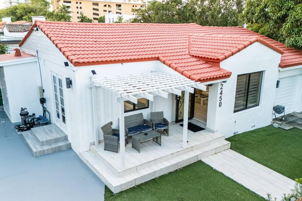 Luxury Retreat 3B ,2Ba POOL , Coral Gables Center