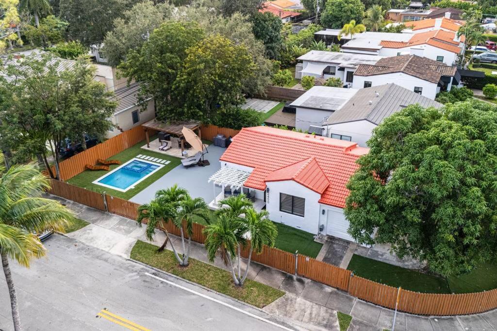 Luxury Retreat 3B ,2Ba POOL , Coral Gables Center