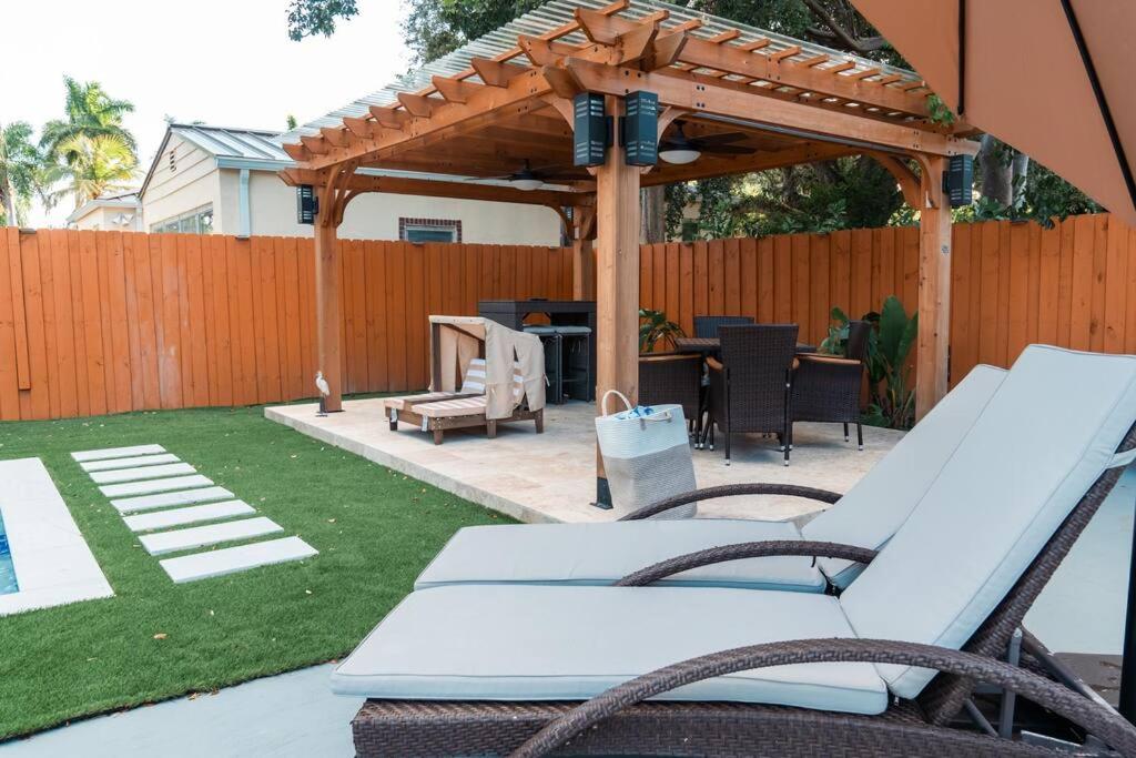 Luxury Retreat 3B ,2Ba POOL , Coral Gables Center