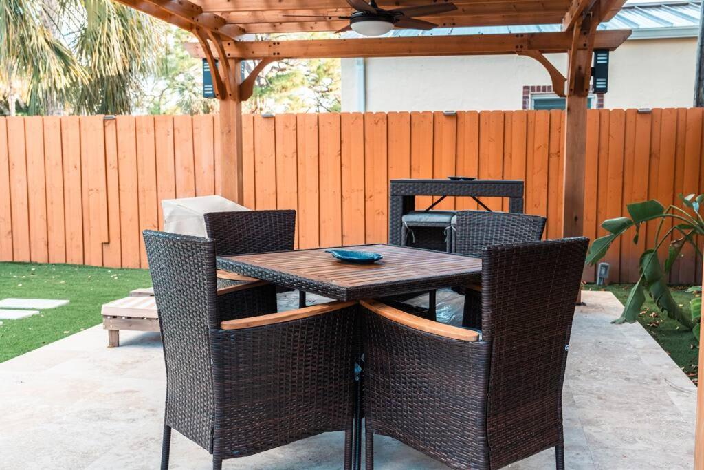 Luxury Retreat 3B ,2Ba POOL , Coral Gables Center