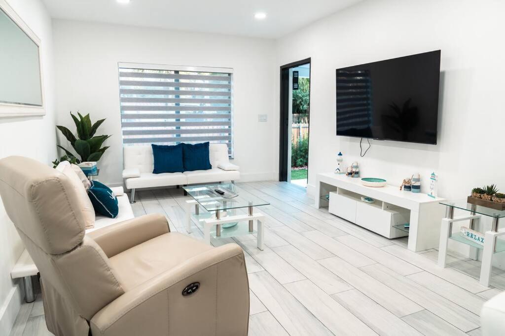 Luxury Retreat 3B ,2Ba POOL , Coral Gables Center