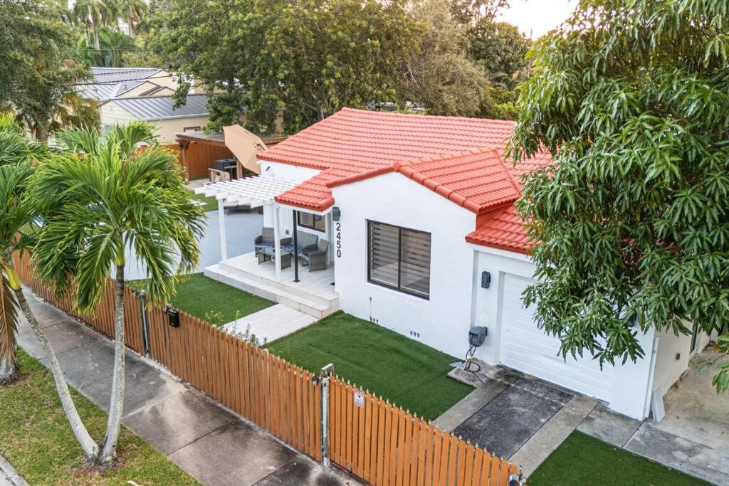 Luxury Retreat 3B ,2Ba POOL , Coral Gables Center