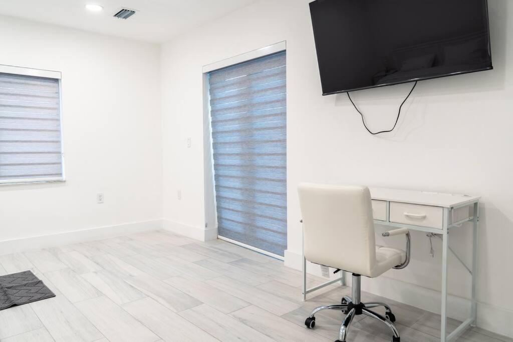 Luxury Retreat 3B ,2Ba POOL , Coral Gables Center