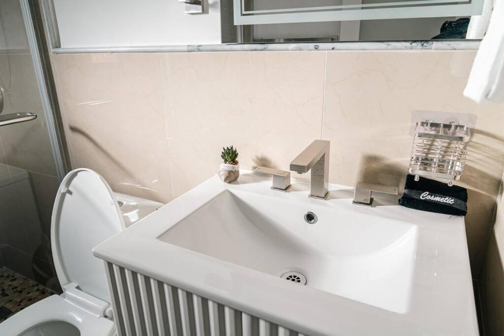 Luxury Retreat 3B ,2Ba POOL , Coral Gables Center