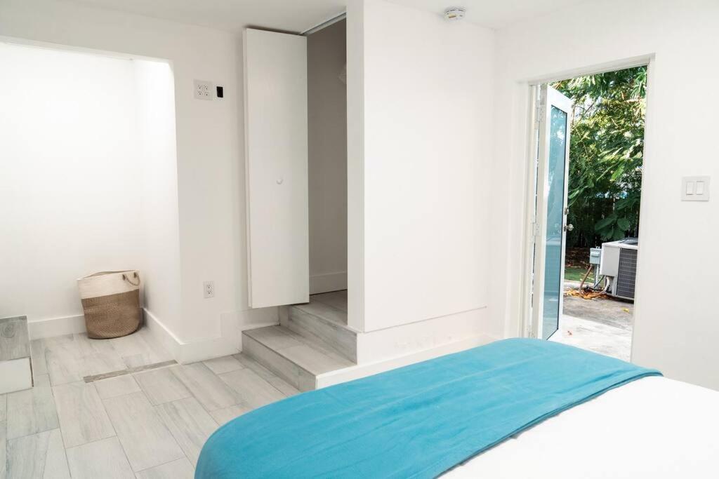 Luxury Retreat 3B ,2Ba POOL , Coral Gables Center