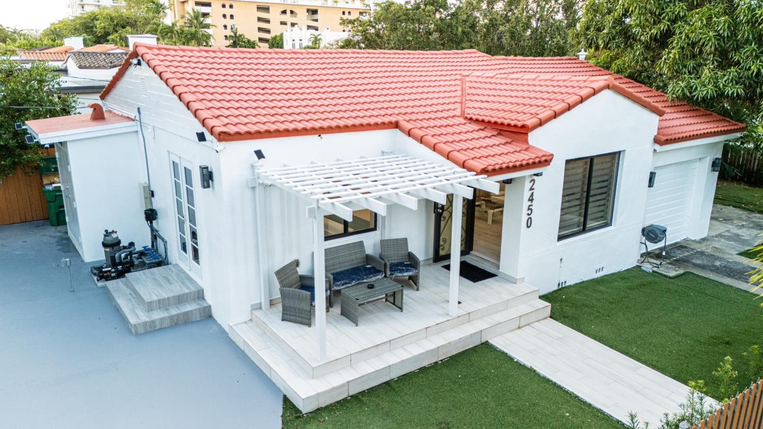 Luxury Retreat 3B ,2Ba POOL , Coral Gables Center