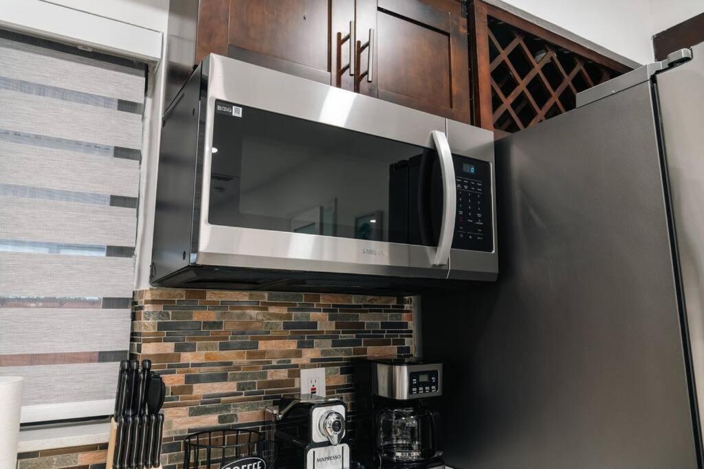 Luxury Retreat 3B ,2Ba POOL , Coral Gables Center