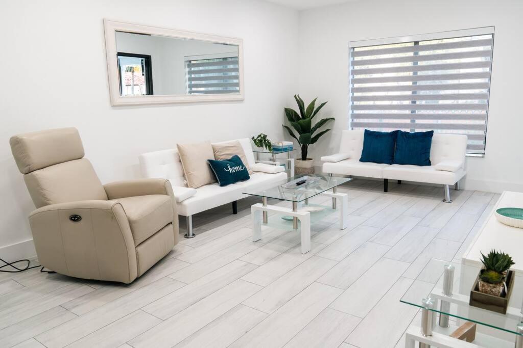 Luxury Retreat 3B ,2Ba POOL , Coral Gables Center