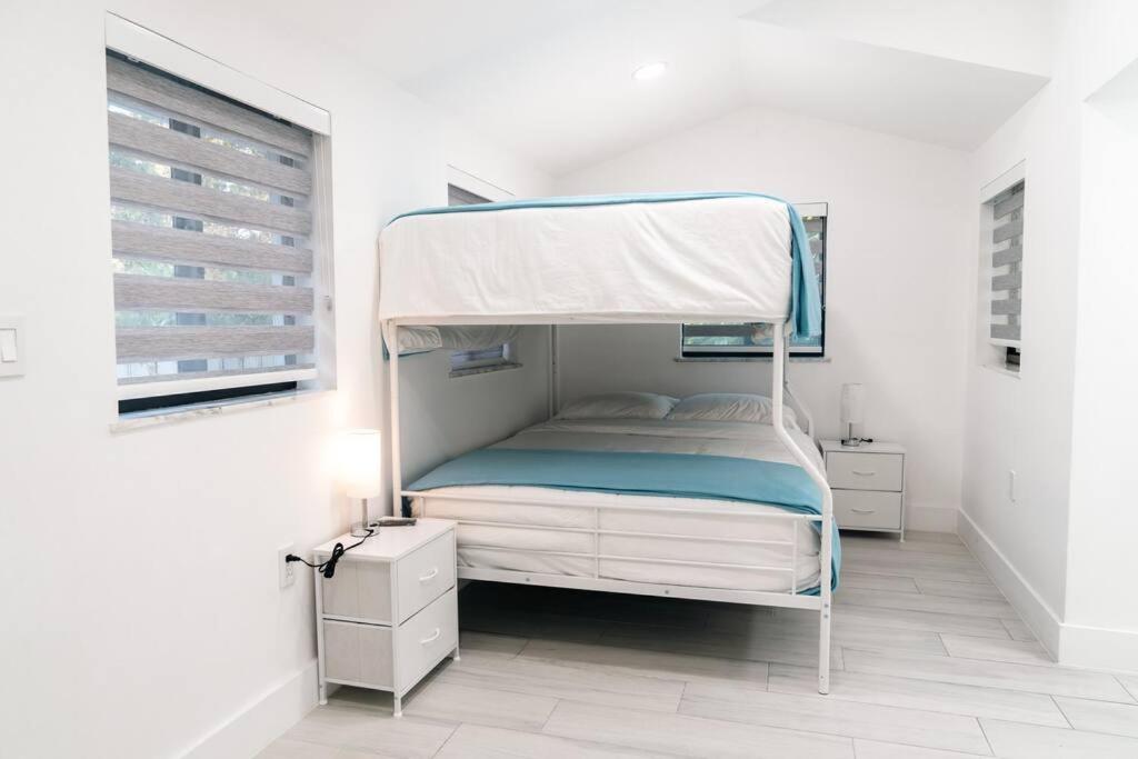 Luxury Retreat 3B ,2Ba POOL , Coral Gables Center