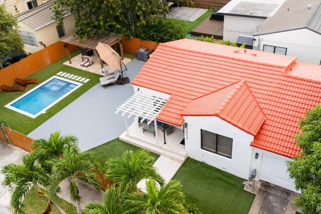 Luxury Retreat 3B ,2Ba POOL , Coral Gables Center