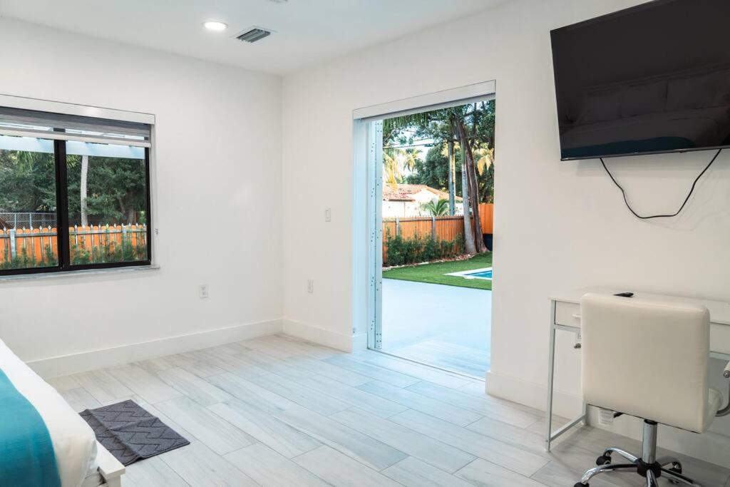 Luxury Retreat 3B ,2Ba POOL , Coral Gables Center