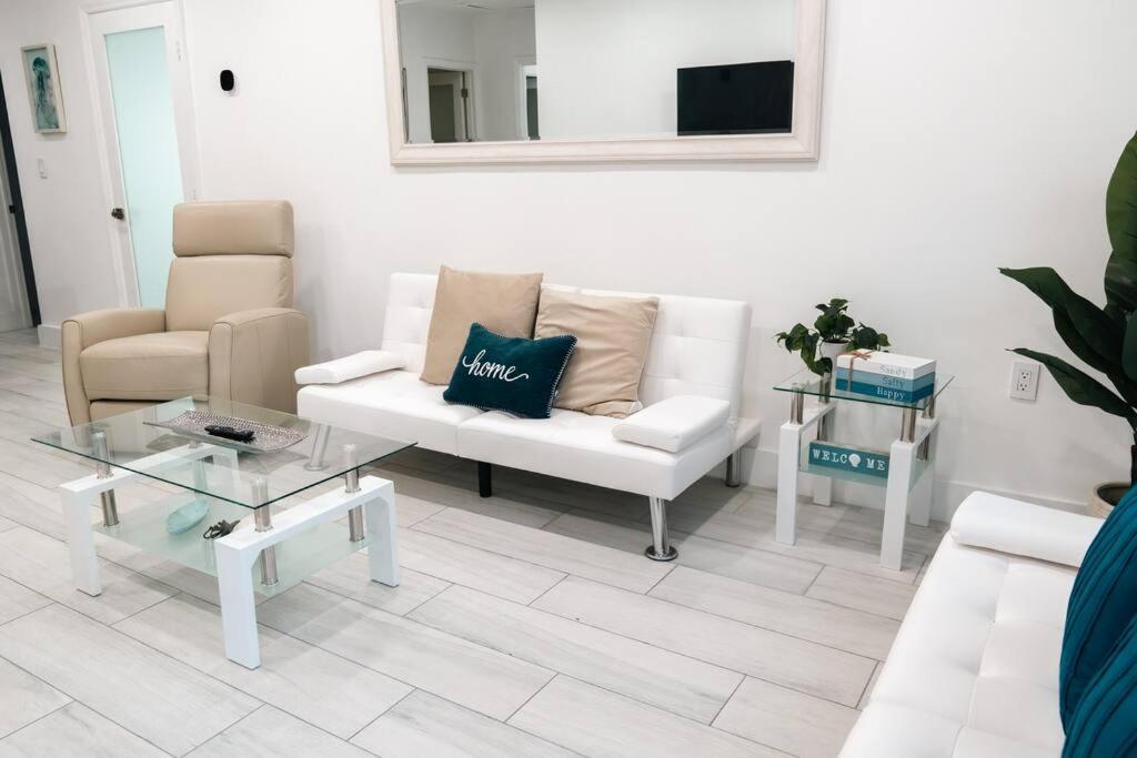 Luxury Retreat 3B ,2Ba POOL , Coral Gables Center