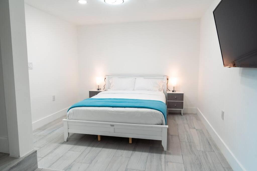 Luxury Retreat 3B ,2Ba POOL , Coral Gables Center